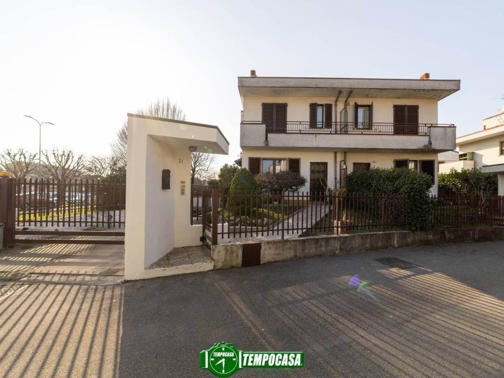 casa indipendente in vendita a Madone