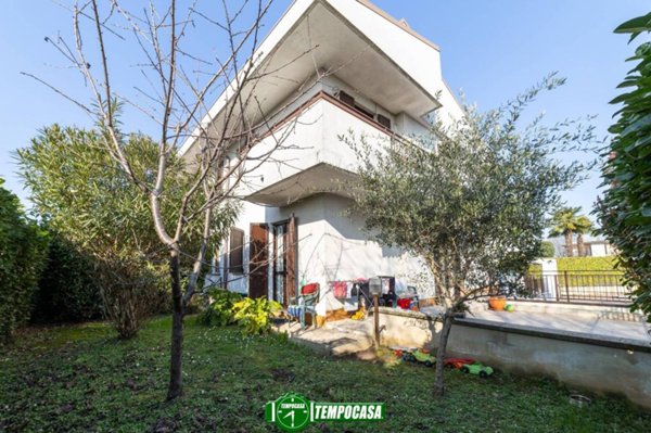 casa indipendente in vendita a Madone