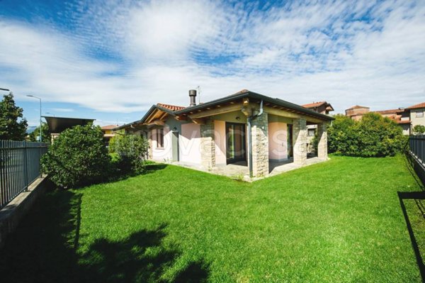 casa indipendente in vendita a Madone