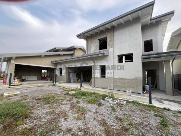 casa indipendente in vendita a Madone