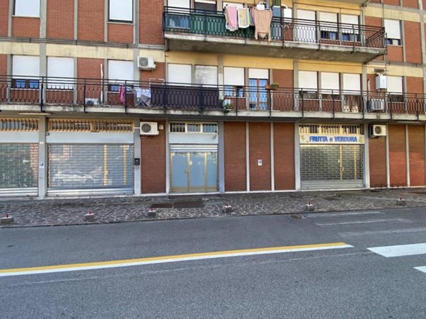 negozio in vendita a Madone