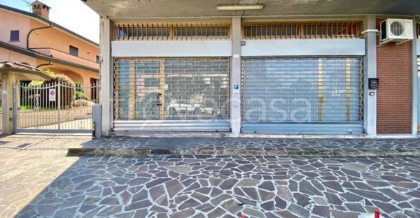 negozio in vendita a Madone