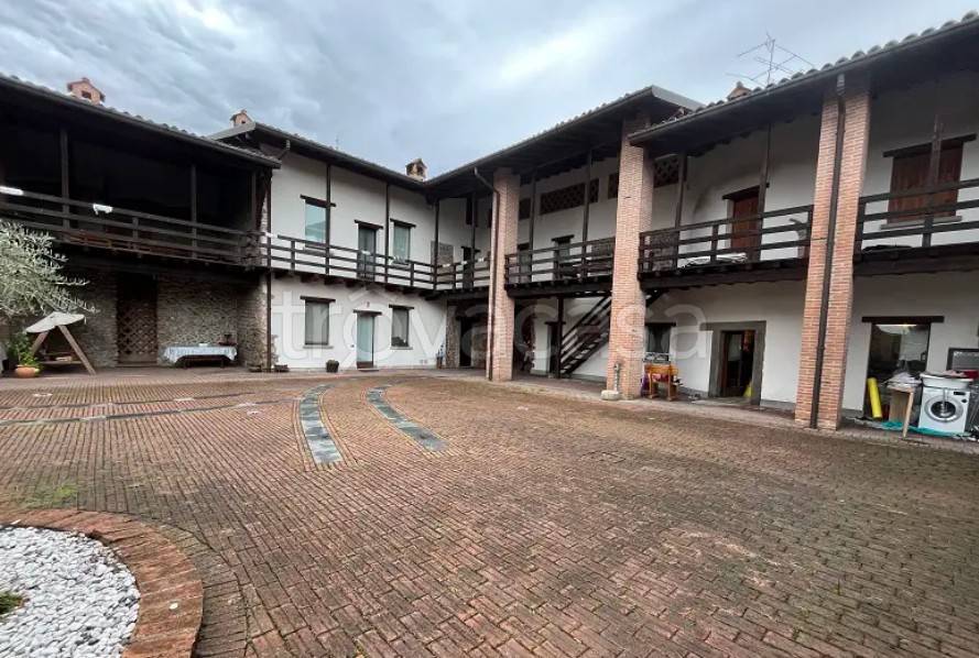 casa indipendente in vendita a Madone