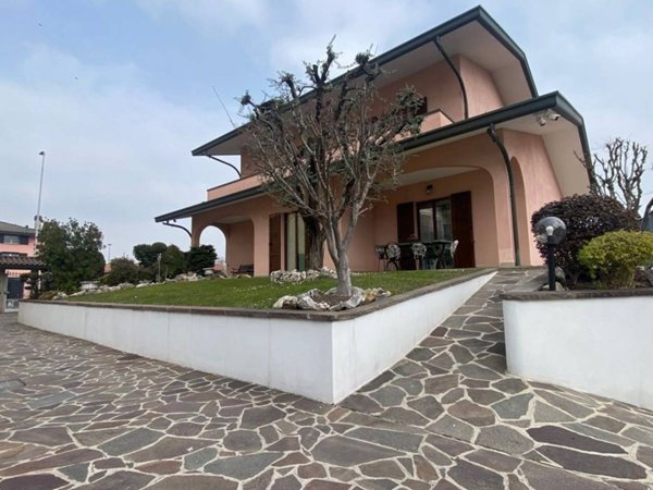 casa indipendente in vendita a Madone