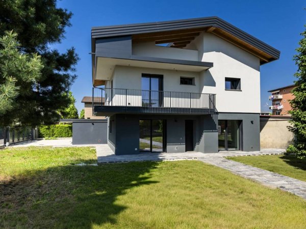 casa indipendente in vendita a Madone