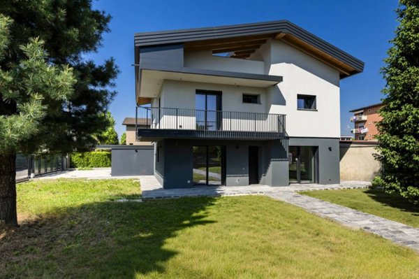 casa indipendente in vendita a Madone