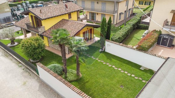 casa indipendente in vendita a Mapello in zona Prezzate