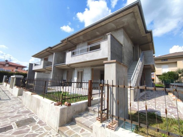 appartamento in vendita a Mapello in zona Carvisi