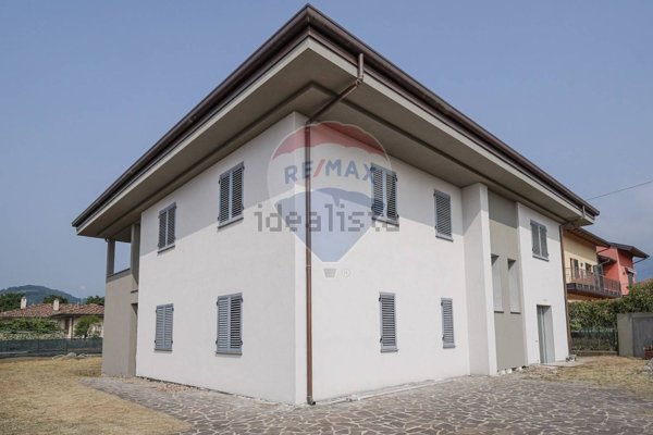 casa indipendente in vendita a Mapello in zona Prezzate