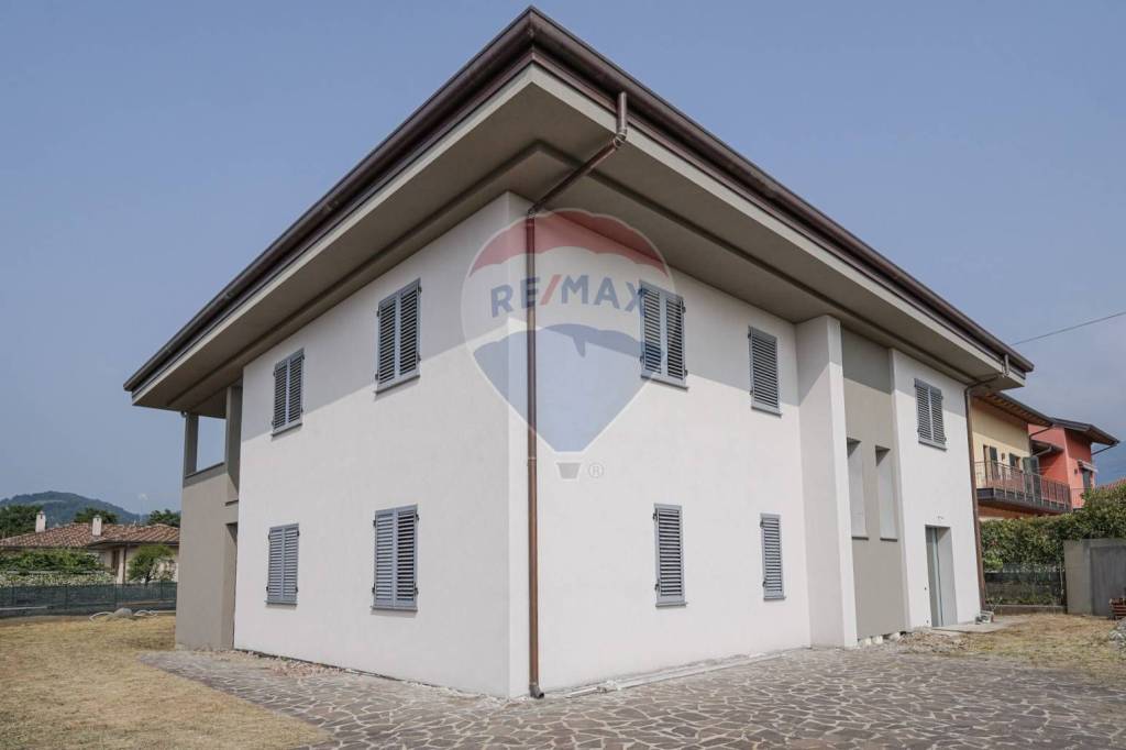 casa indipendente in vendita a Mapello in zona Prezzate