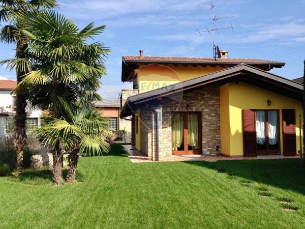 casa indipendente in vendita a Mapello in zona Prezzate