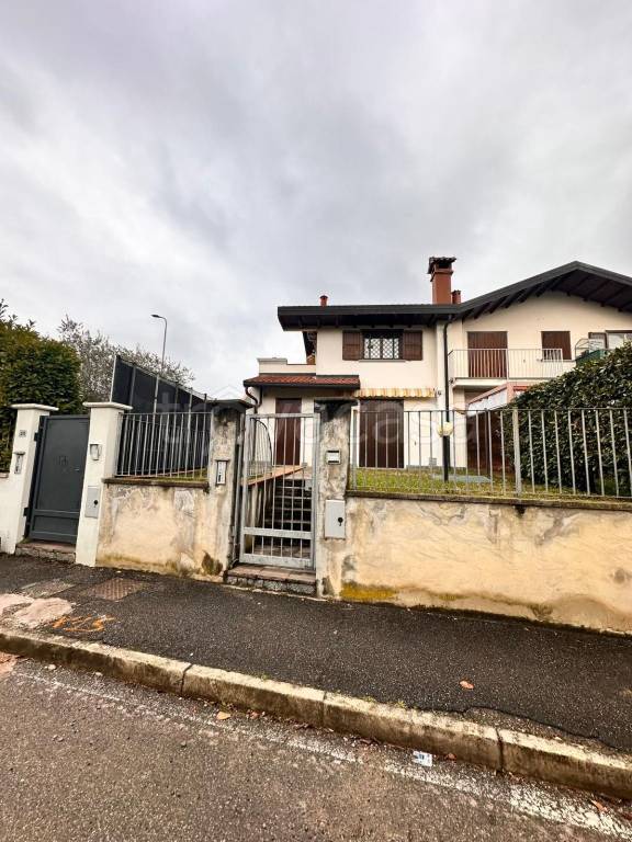 appartamento in vendita a Mapello in zona Piana