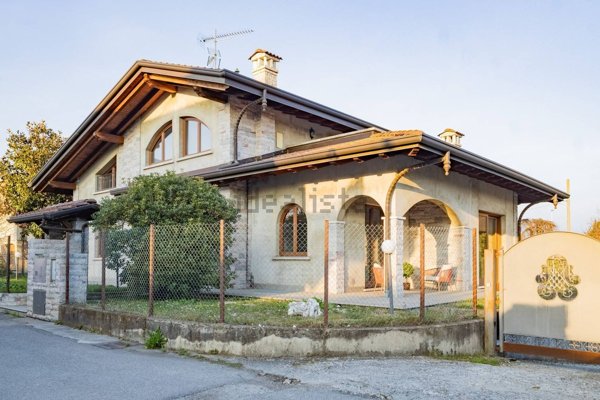 casa indipendente in vendita a Mapello in zona Prezzate