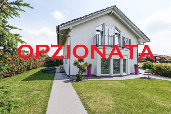 casa indipendente in vendita a Mapello in zona Carvisi