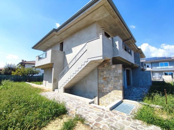 appartamento in vendita a Mapello in zona Carvisi