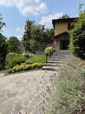 casa indipendente in vendita a Mapello in zona Carvisi