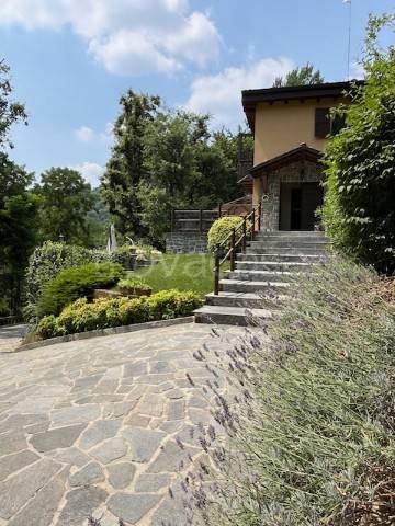 casa indipendente in vendita a Mapello in zona Carvisi