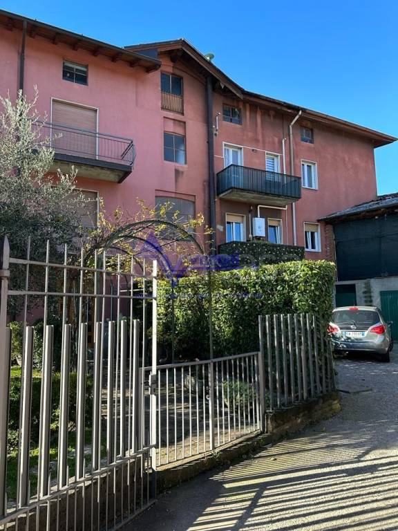 appartamento in vendita a Mapello in zona Carvisi