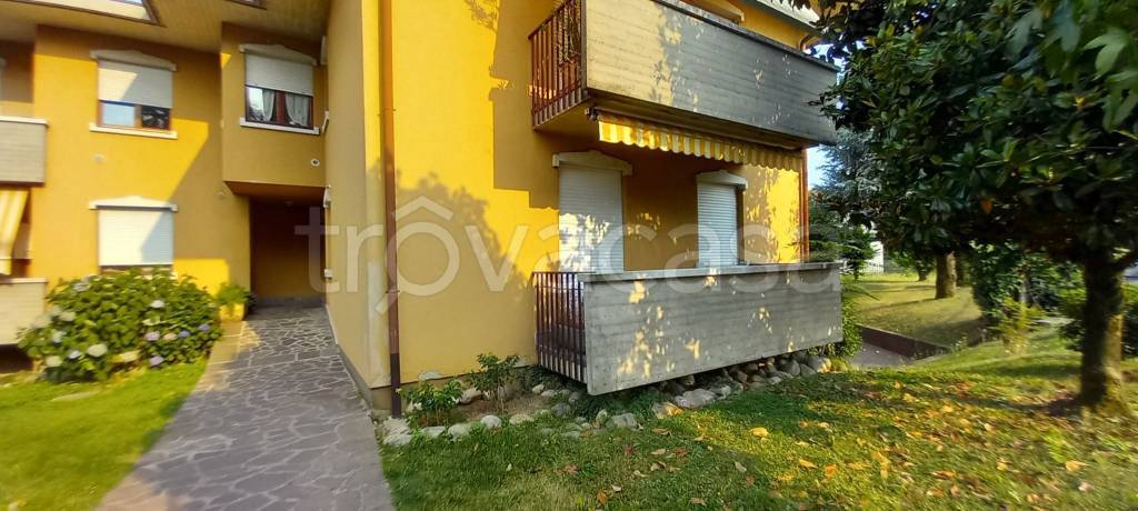 appartamento in vendita a Mapello in zona Carvisi