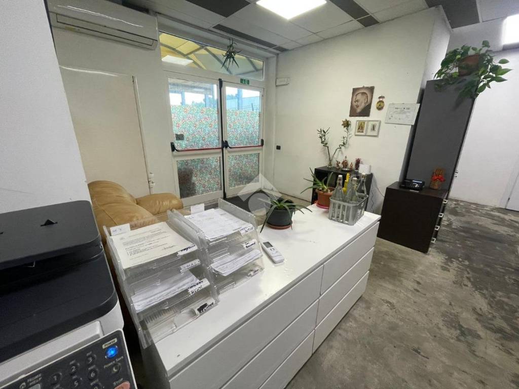 locale commerciale in vendita a Martinengo