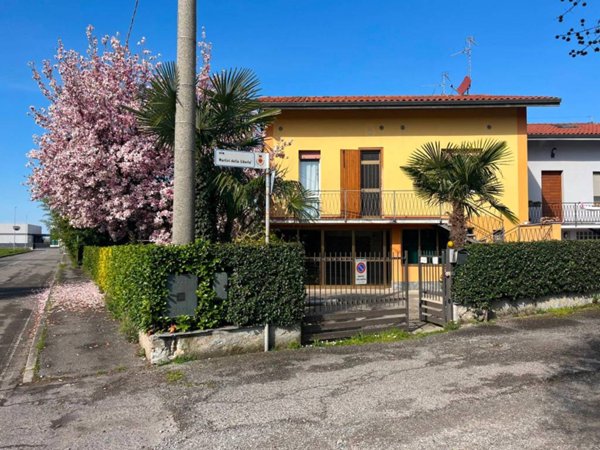 casa indipendente in vendita a Martinengo