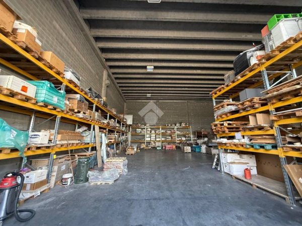 locale commerciale in vendita a Martinengo