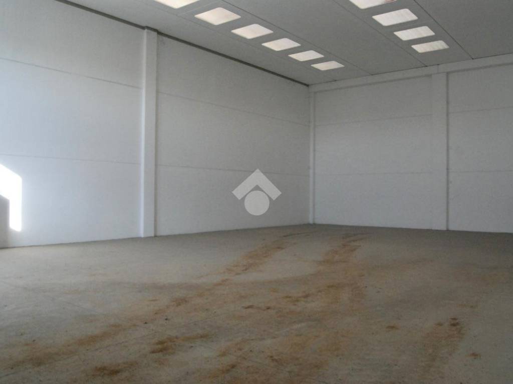 locale commerciale in vendita a Martinengo