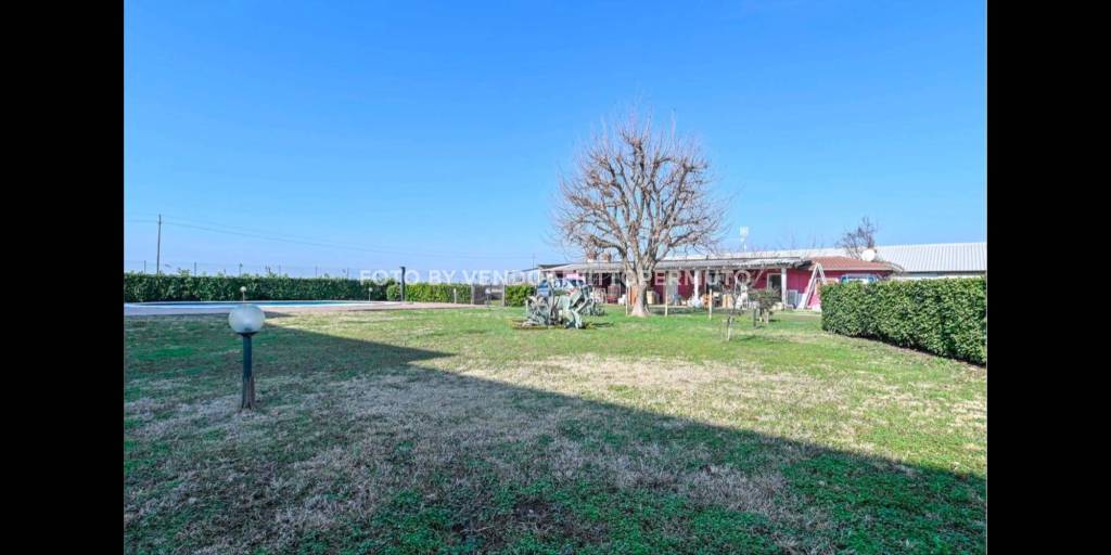 locale commerciale in vendita a Martinengo