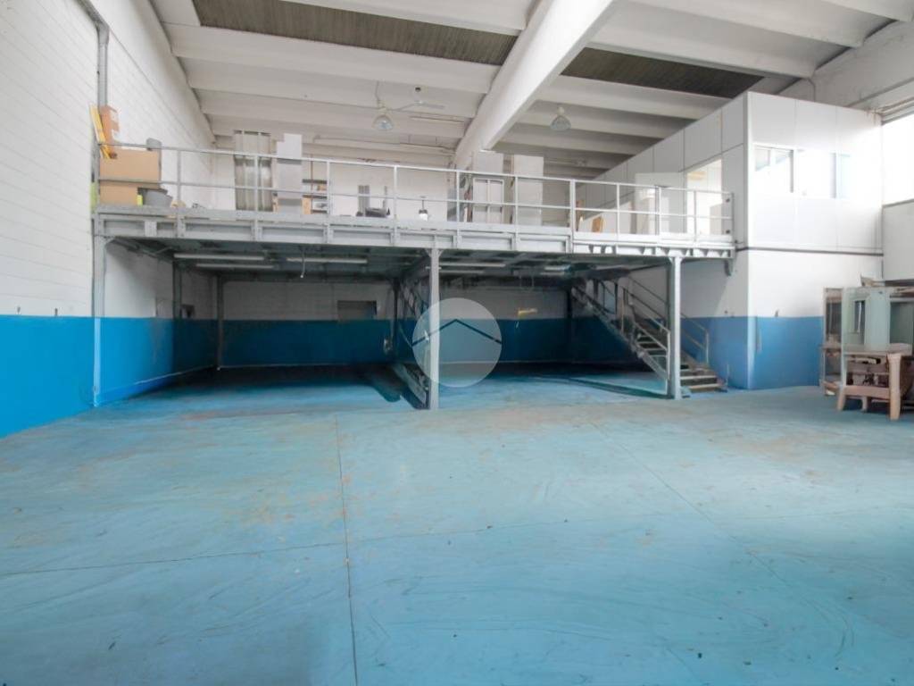 locale commerciale in vendita a Martinengo