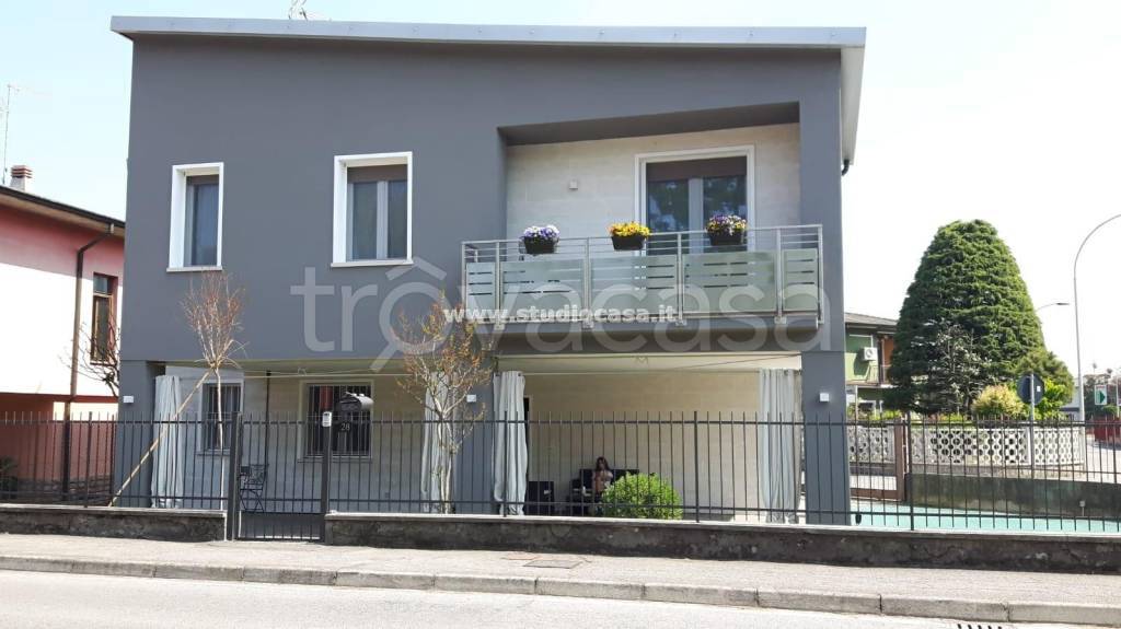 casa indipendente in vendita a Misano di Gera d'Adda
