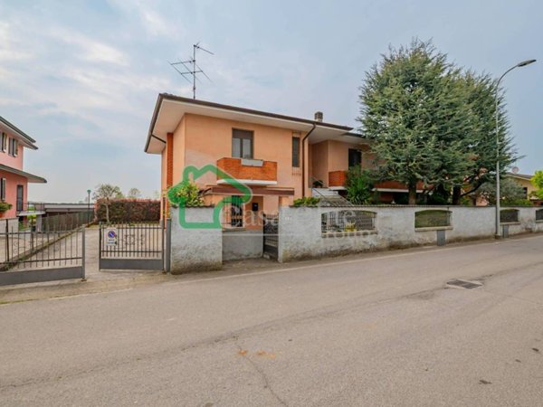 casa indipendente in vendita a Misano di Gera d'Adda