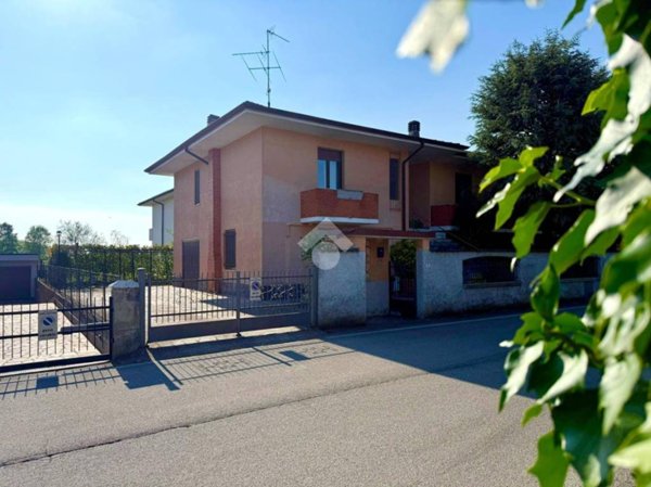 casa indipendente in vendita a Misano di Gera d'Adda