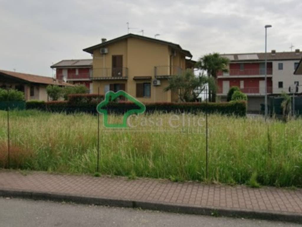 terreno edificabile in vendita a Misano di Gera d'Adda