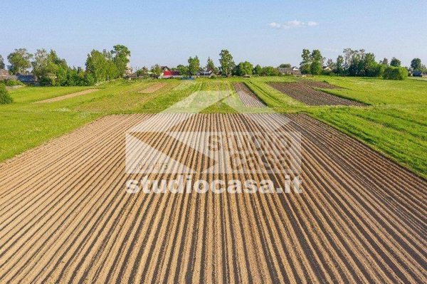 terreno agricolo in vendita a Misano di Gera d'Adda
