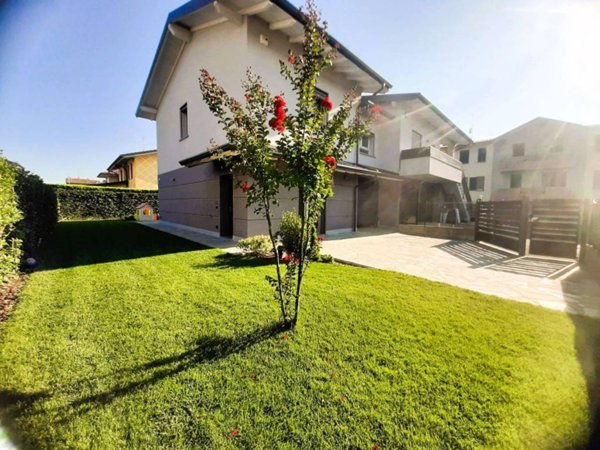 casa indipendente in vendita a Misano di Gera d'Adda