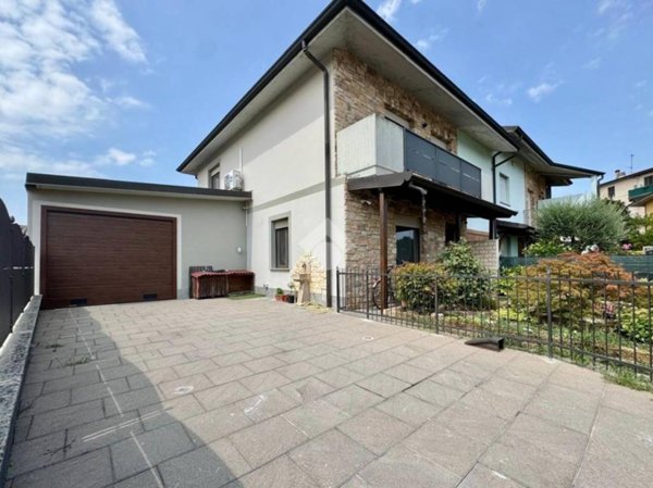 casa indipendente in vendita a Misano di Gera d'Adda