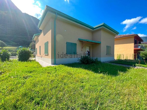 casa indipendente in vendita a Monasterolo del Castello
