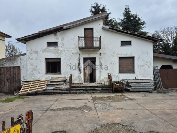 casa indipendente in vendita a Montello