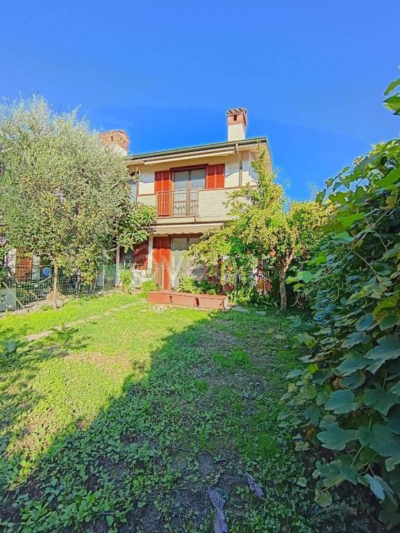 casa indipendente in vendita a Morengo