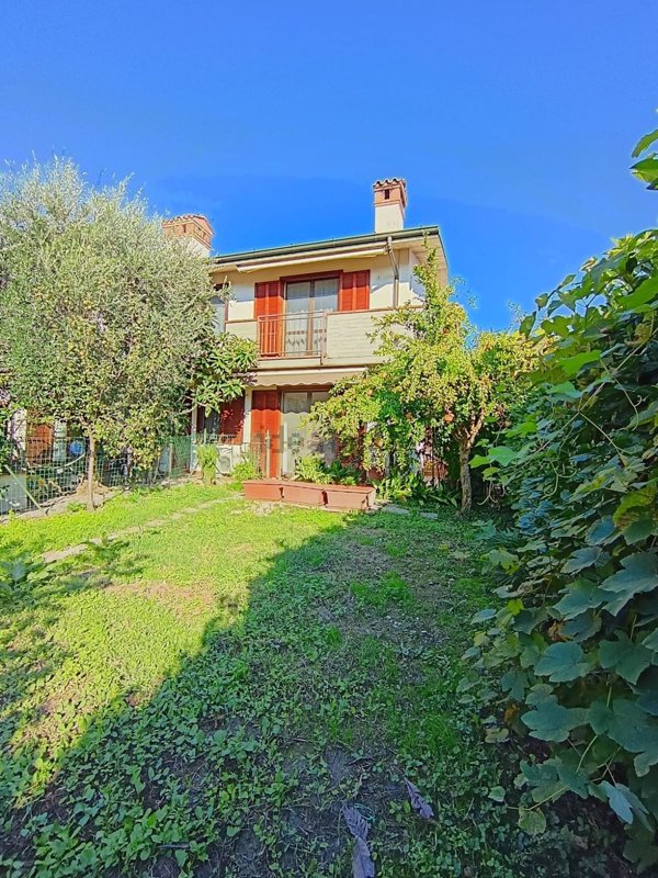 casa indipendente in vendita a Morengo