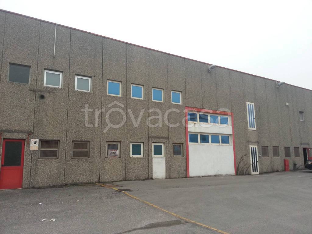 locale commerciale in vendita a Mornico al Serio