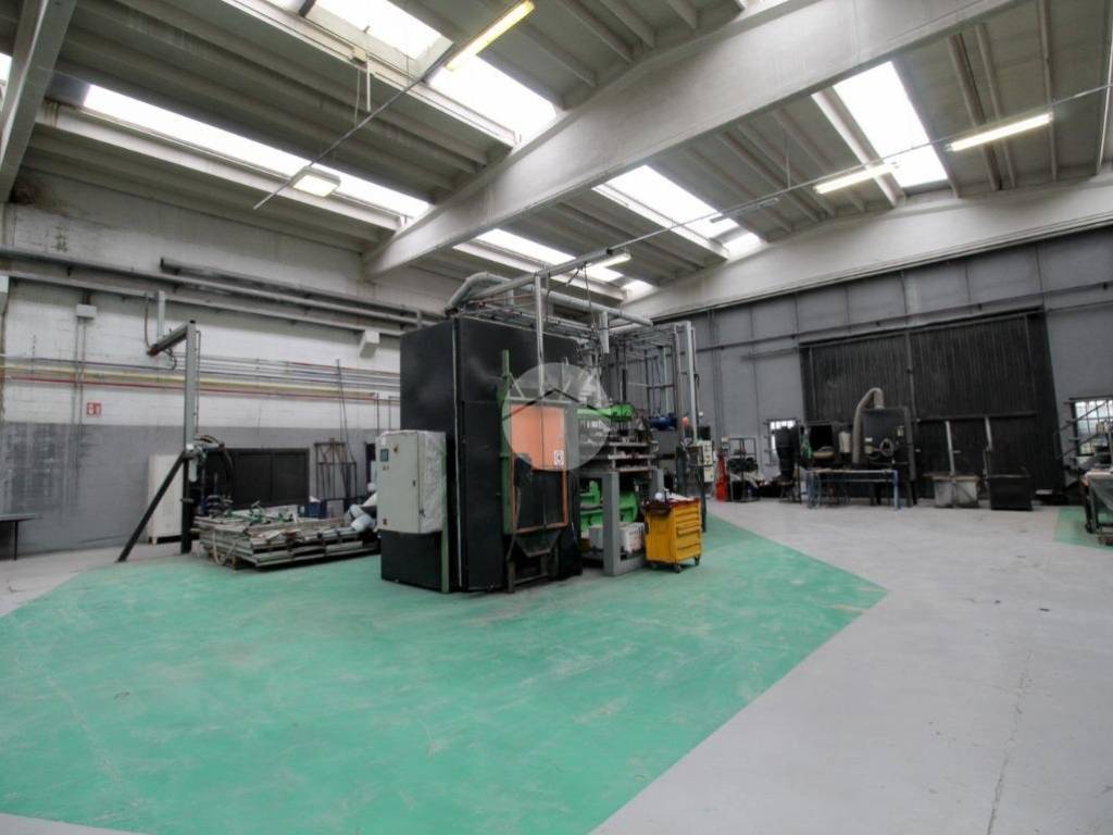 locale commerciale in vendita a Mornico al Serio