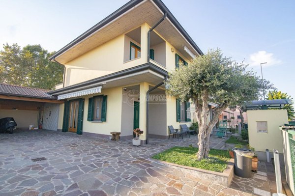 casa indipendente in vendita a Mozzanica
