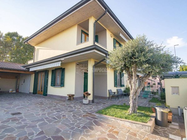 casa indipendente in vendita a Mozzanica