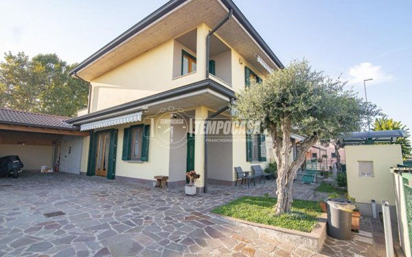 casa indipendente in vendita a Mozzanica