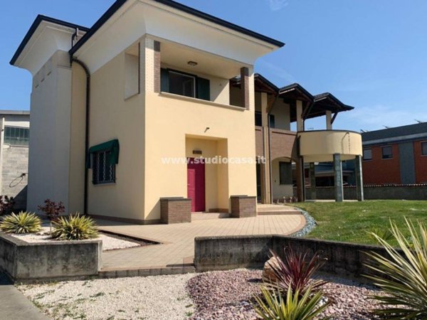 casa indipendente in vendita a Mozzanica