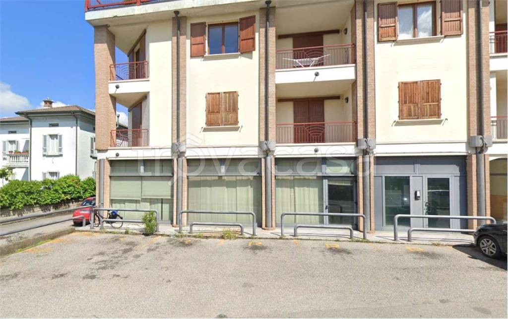 negozio in vendita a Mozzanica