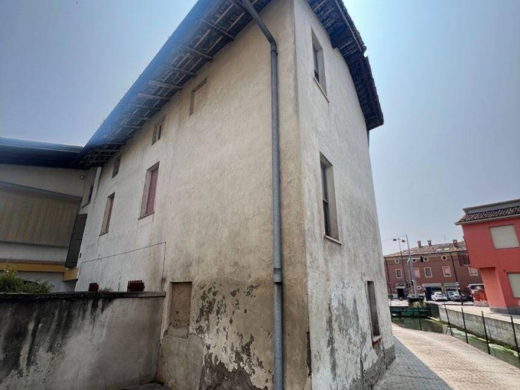 casa indipendente in vendita a Mozzanica