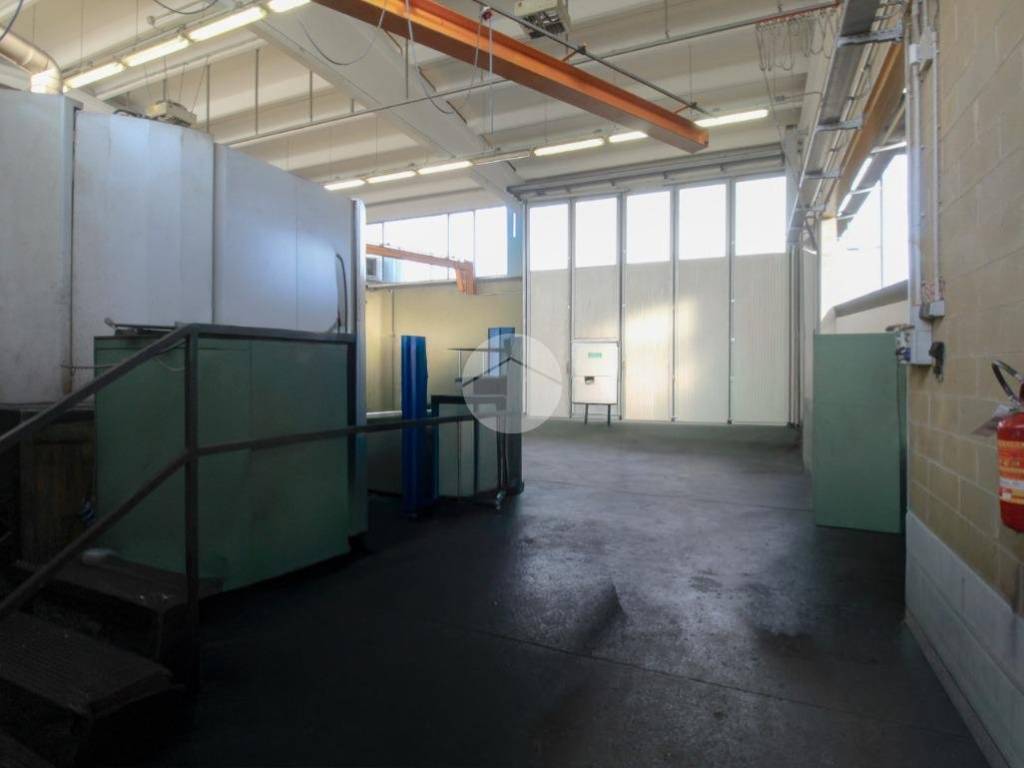 locale commerciale in vendita a Mozzanica