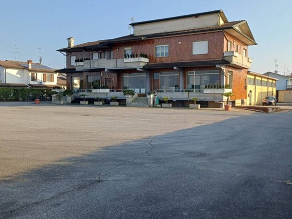 locale commerciale in vendita a Mozzanica